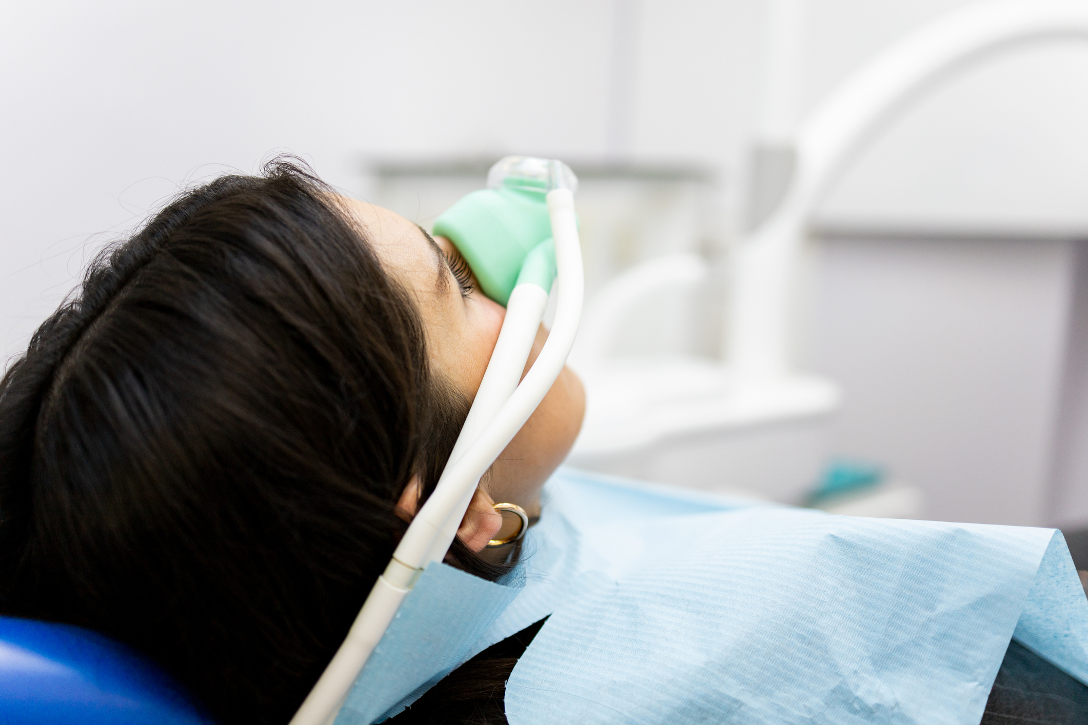 Las ventajas de la sedación consciente en tratamientos dentales complejos