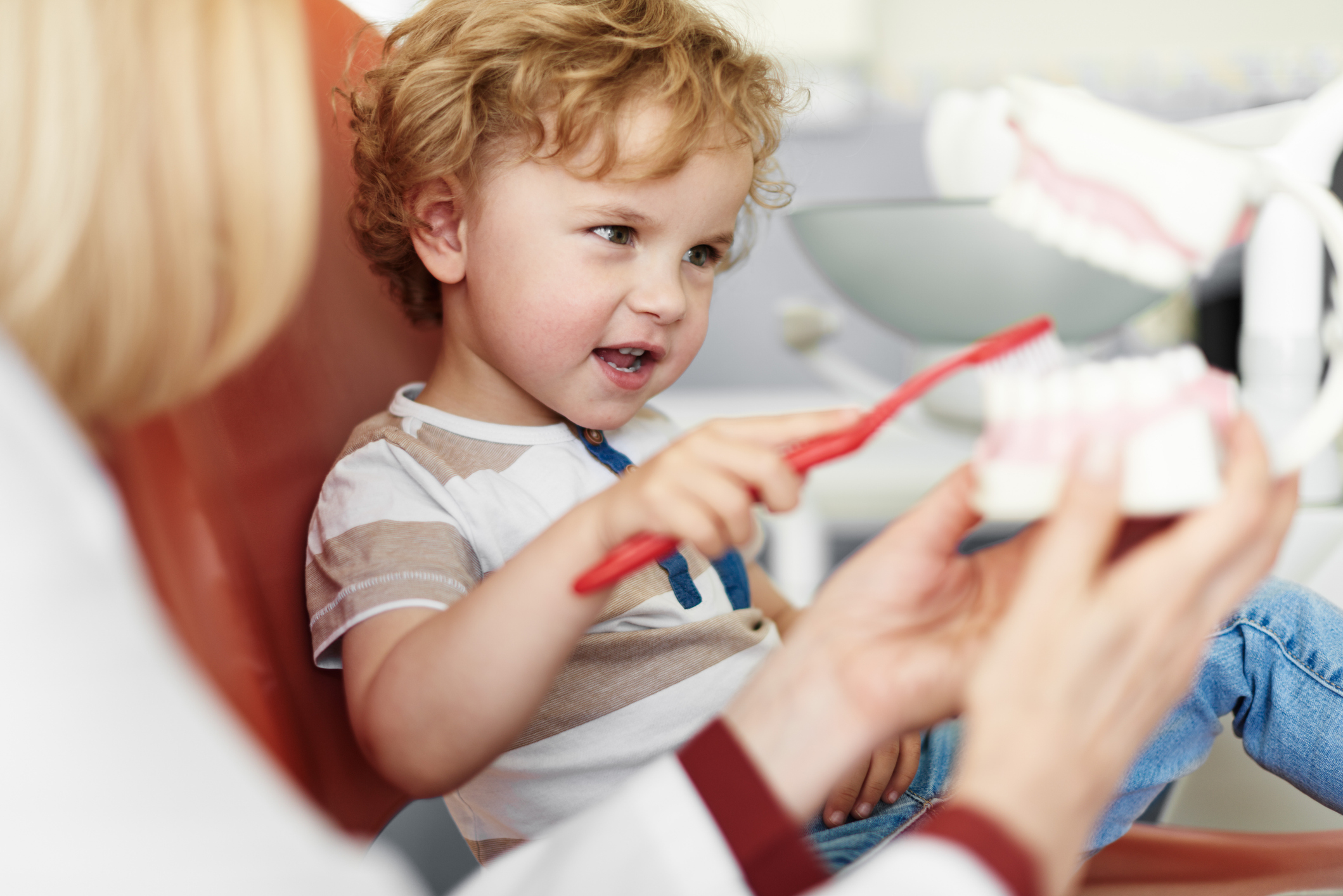 Odontopediatría: ¿cuál es la mejor edad para llevar a los niños al dentista por primera vez?